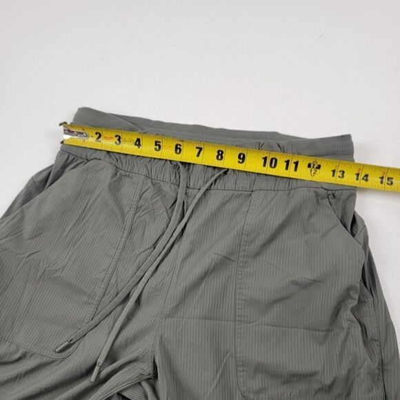 Lululemon Athletica Beyond The Studio Crop Womens Green Joggers Yoga Pants Sz 6 - Picture 10 of 16